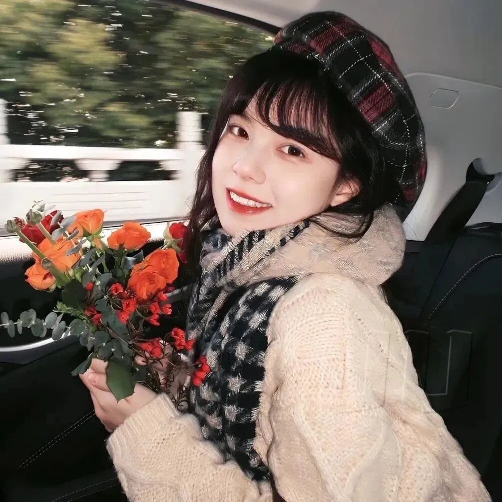甜美鲜花女生头像