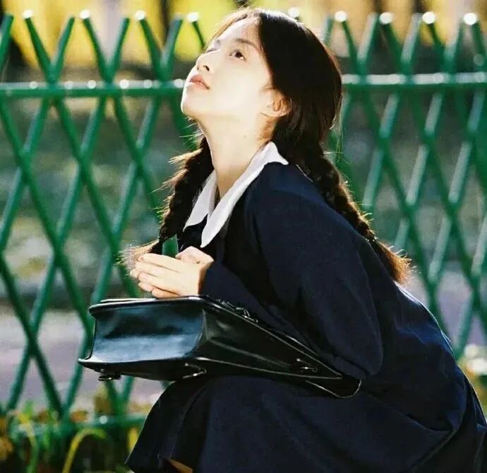 小清新侧脸女生头像