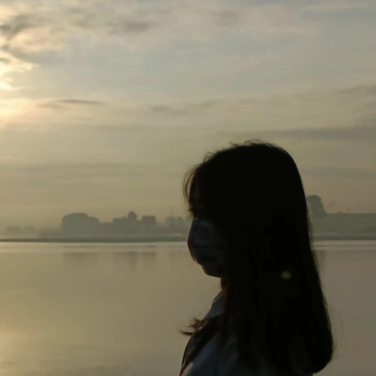 不露脸海边女生头像
