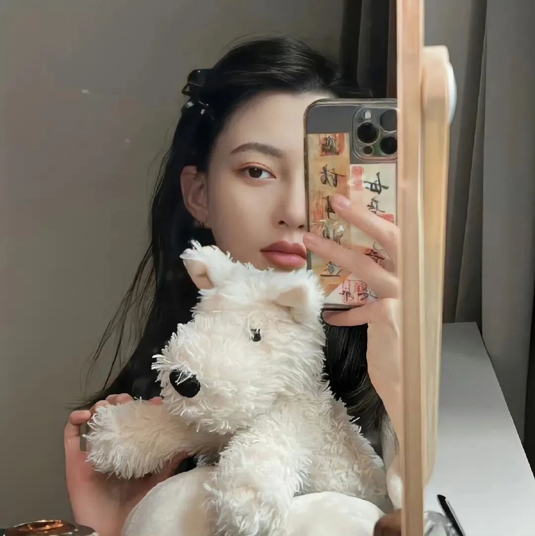 自拍手机女生头像