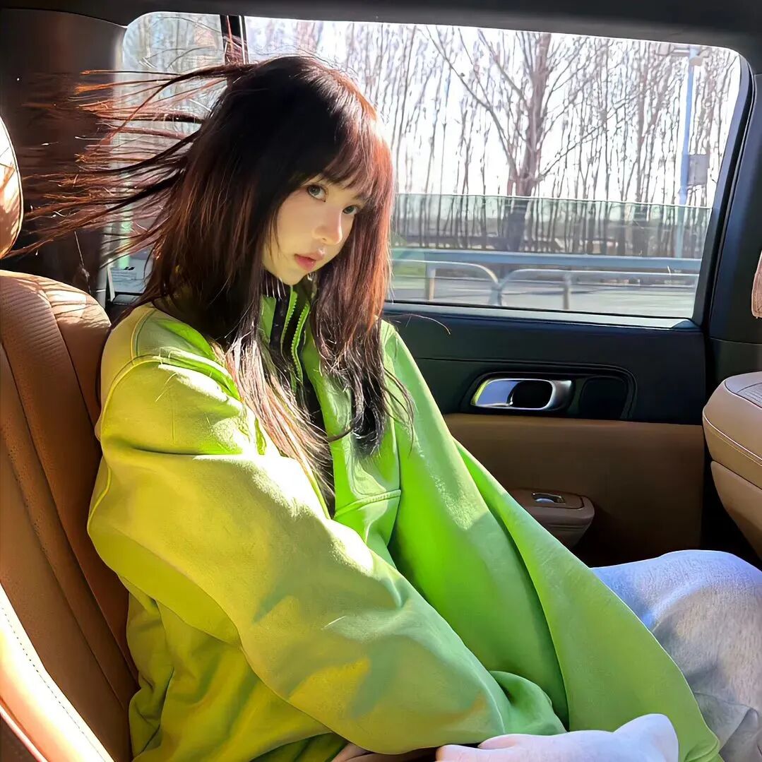 小众侧脸女生头像