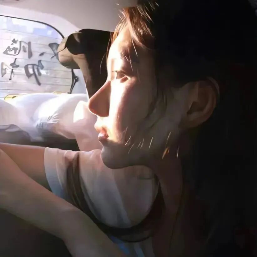 侧脸女生头像