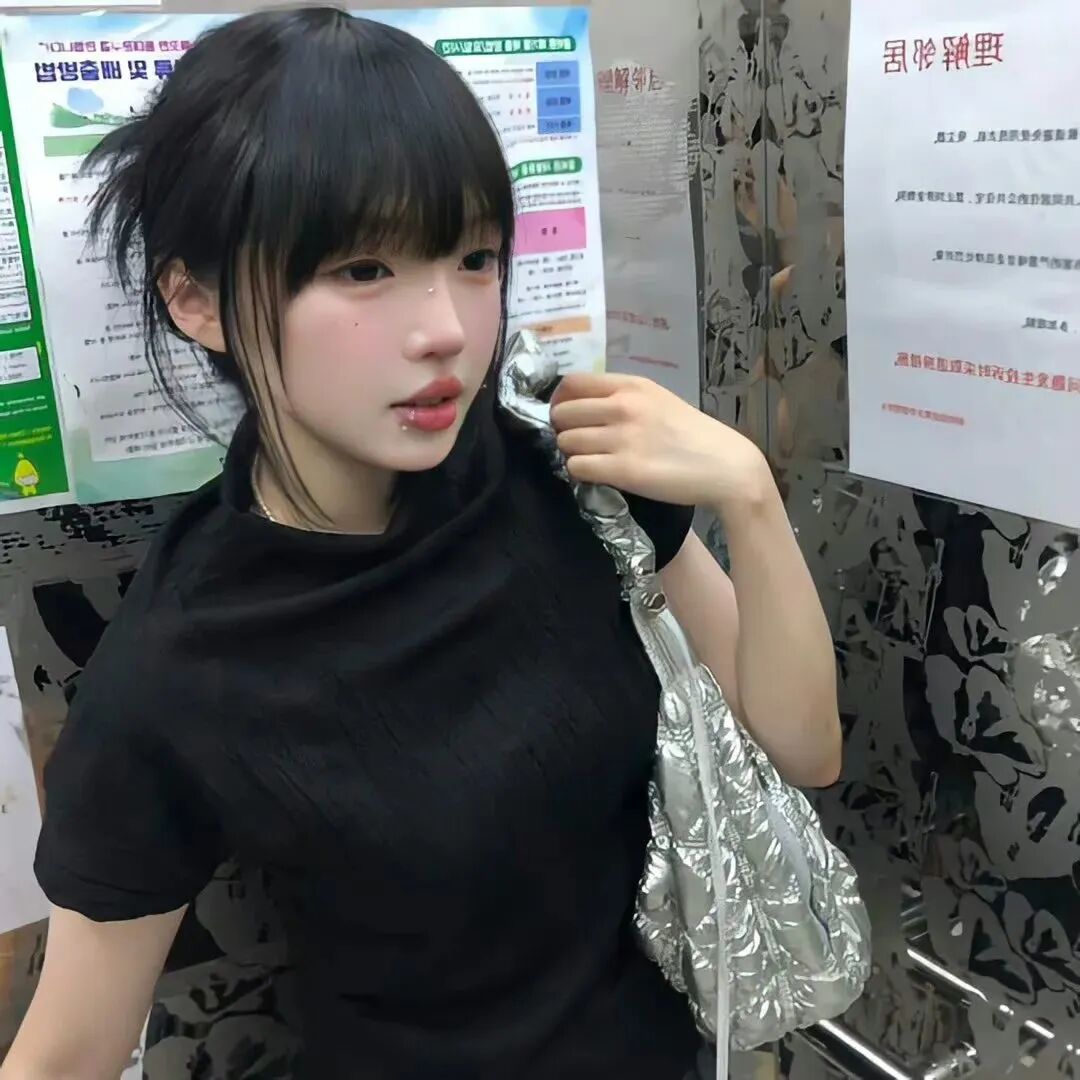背包小众女生头像