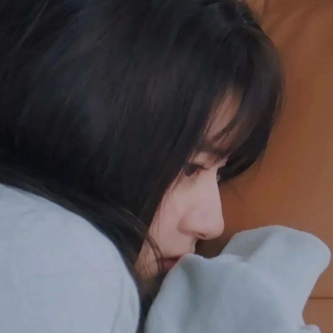 赵露思头像温柔侧脸女生头像