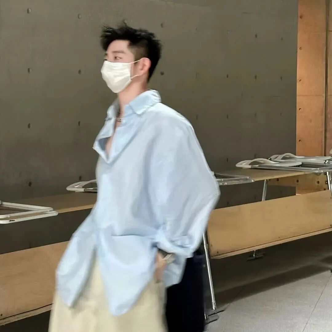 口罩不露脸小众男生头像