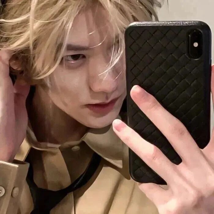 自拍手机男生头像