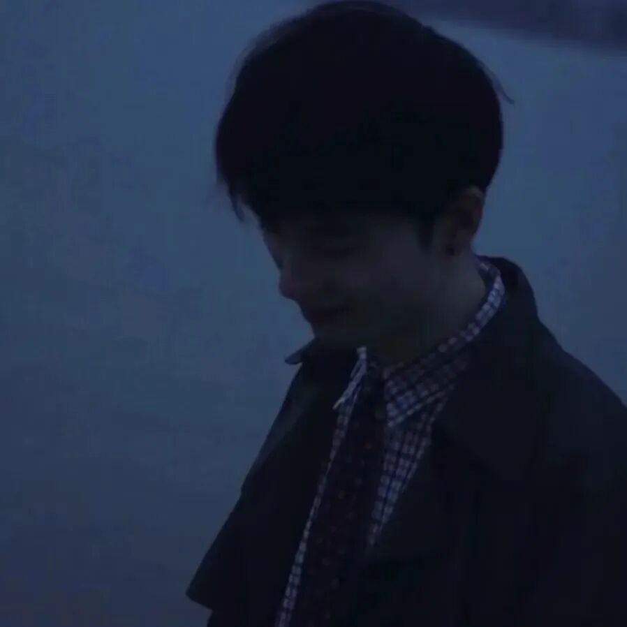 侧脸氛围感男生头像