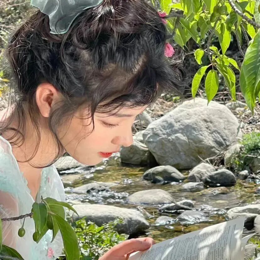 小清新侧脸女生头像