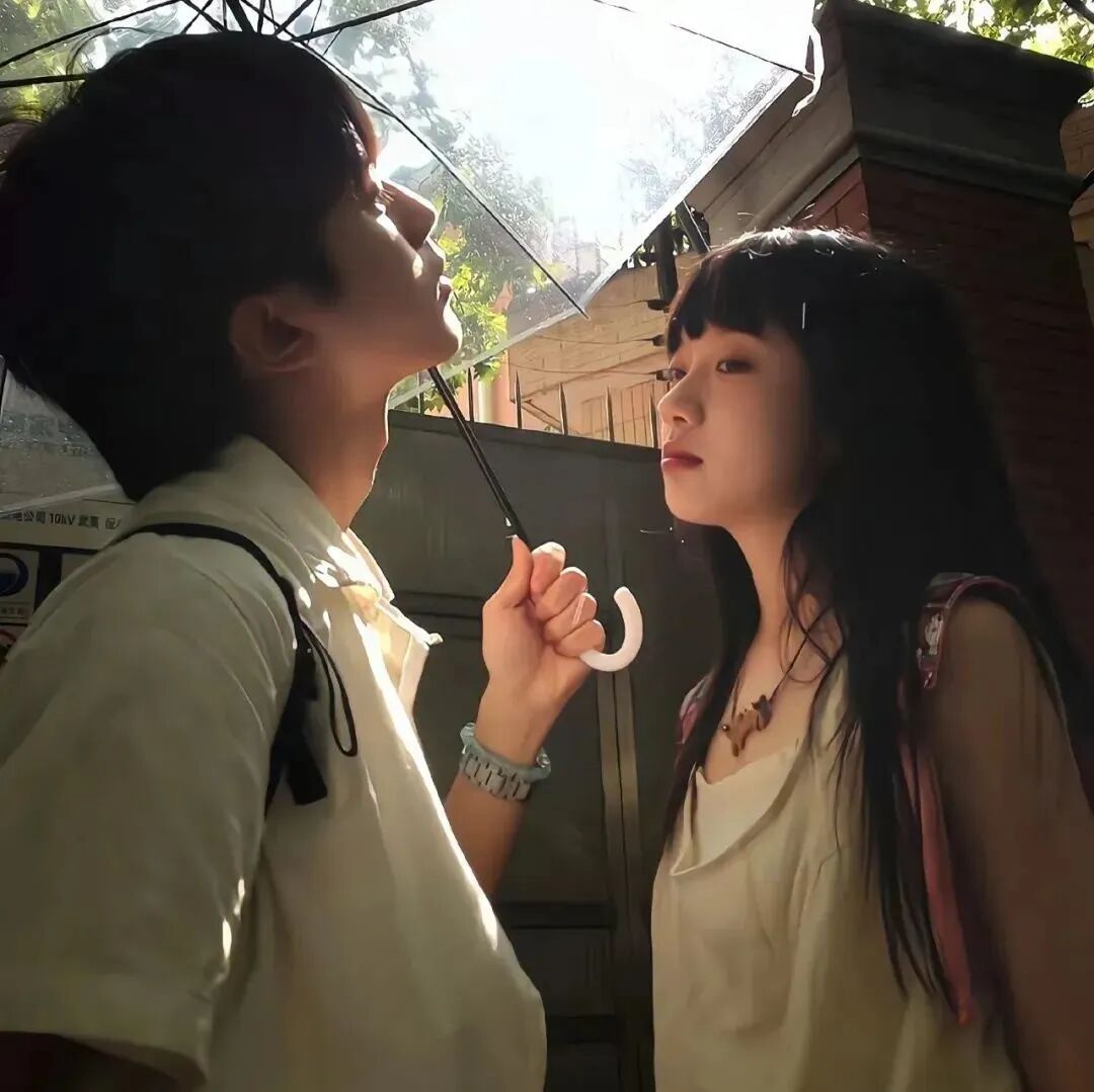 cstaitoulianren撑伞真人情侣头像