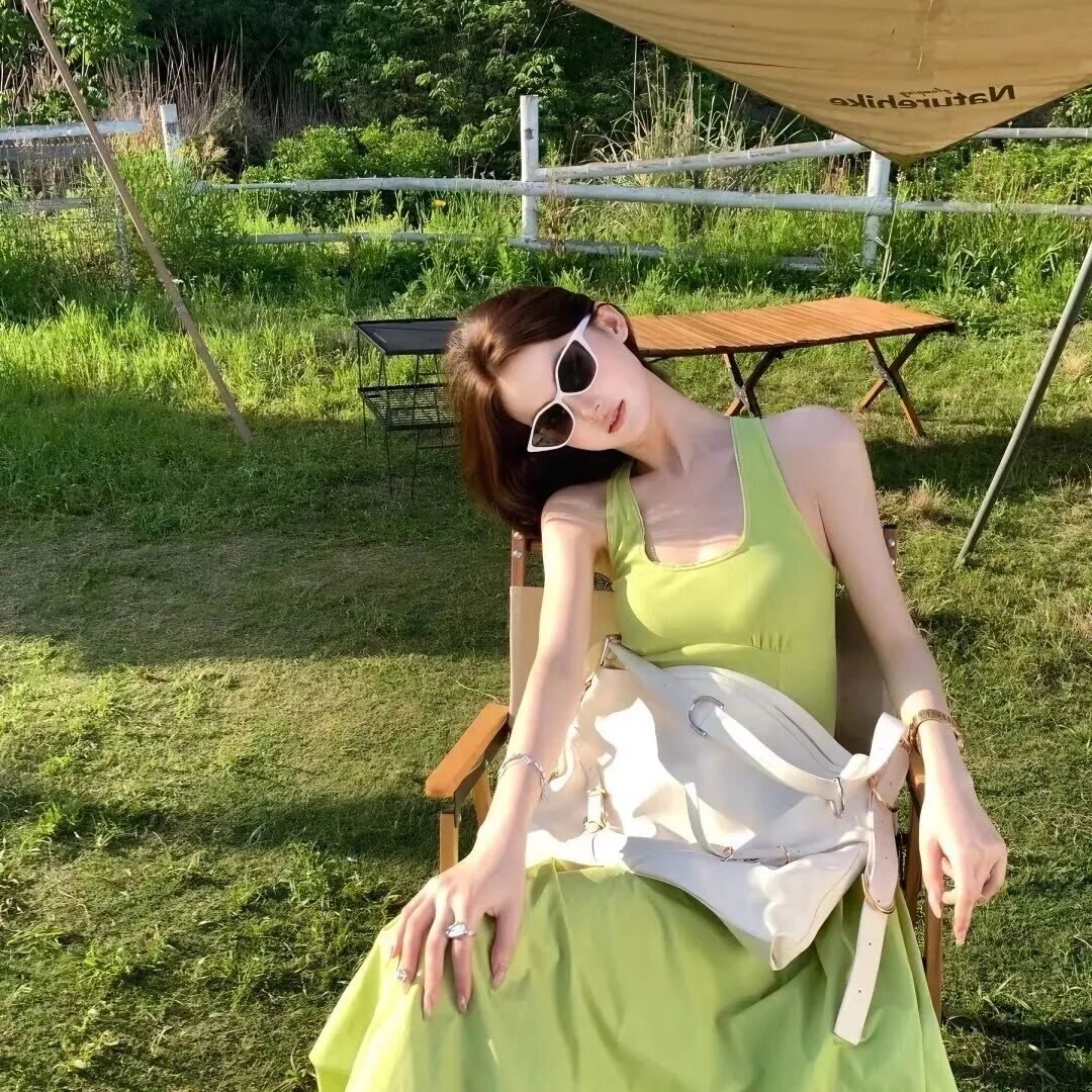 很飒小清新墨镜女生头像
