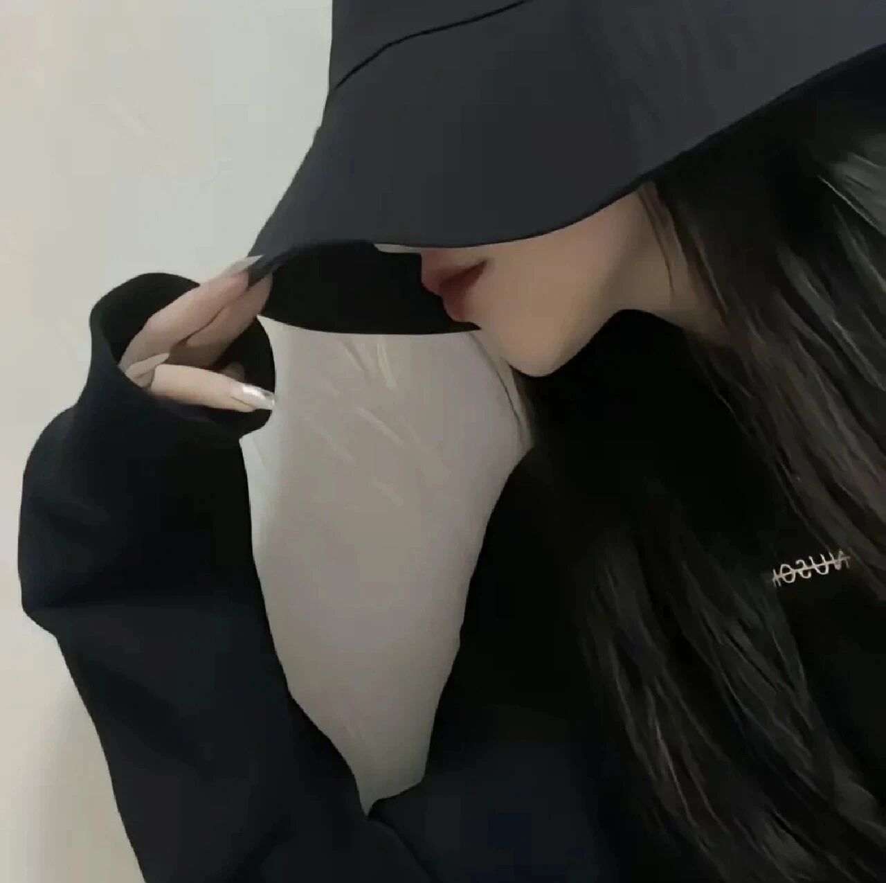 帽子很飒侧脸女生头像