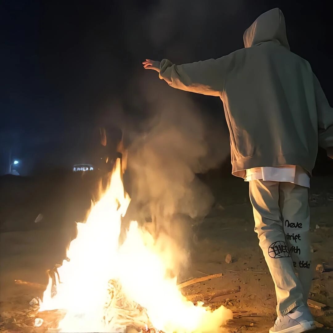 篝火休闲帽不露脸男生头像