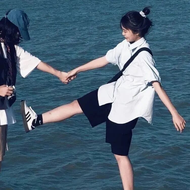 海边二人闺蜜头像真人闺蜜头像