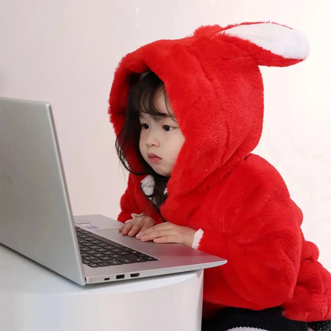 办公小女孩萌娃头像
