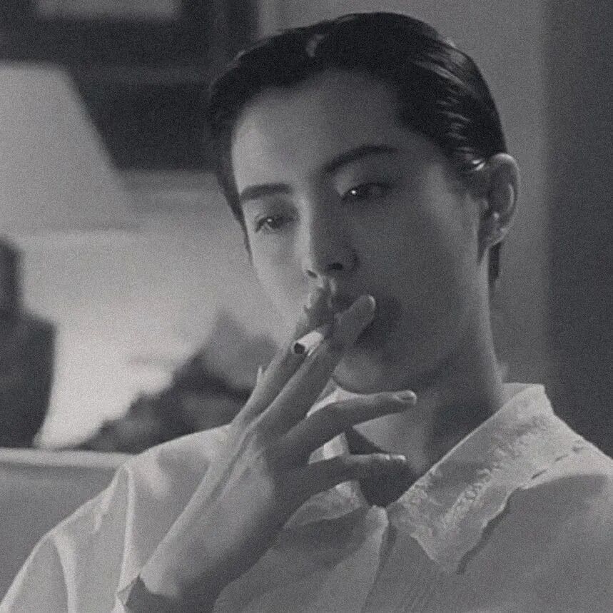 黑白女生头像