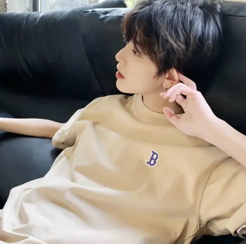 阳光帅气侧脸男生头像