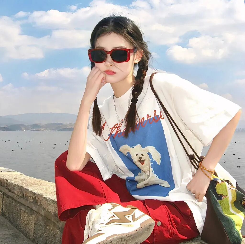 墨镜酷酷女生头像