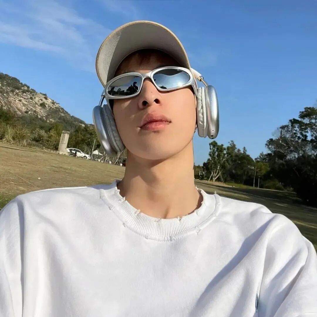 酷酷墨镜男生头像