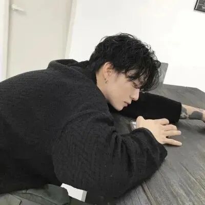 侧脸男生头像