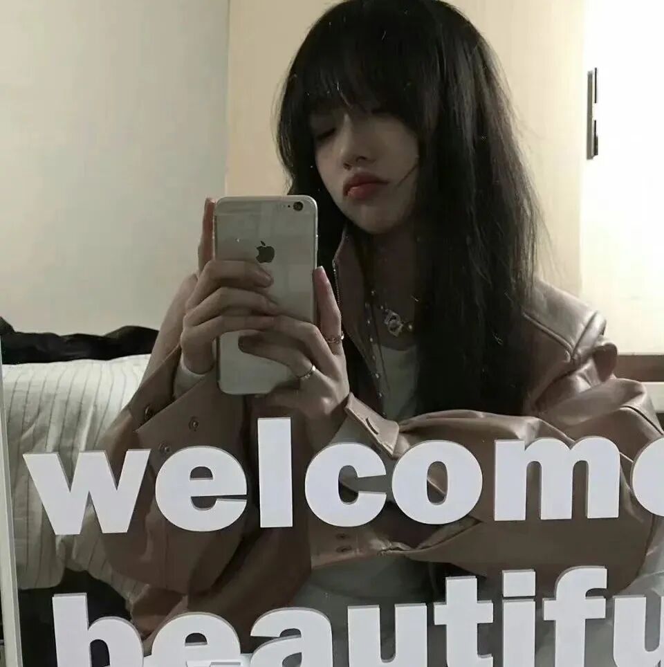 自拍手机女生头像