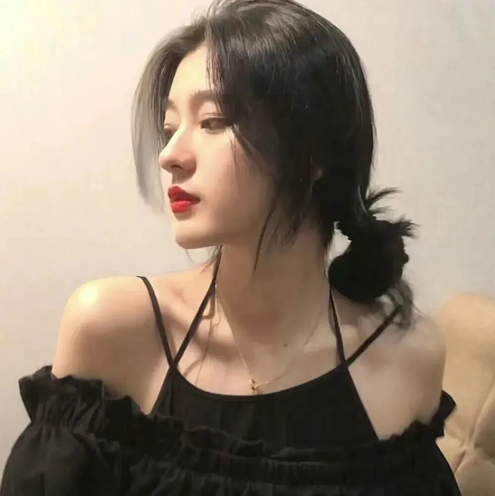 温柔侧脸女生头像