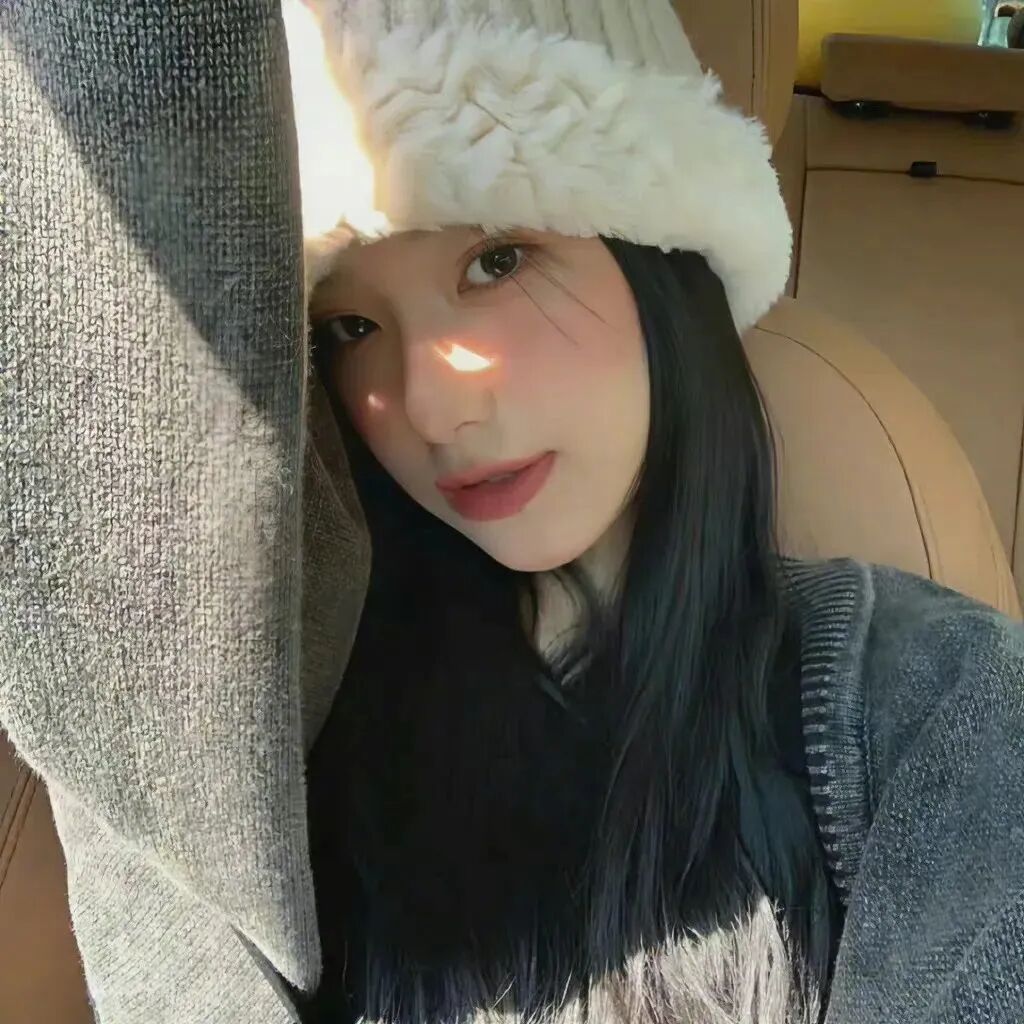 车内女生头像
