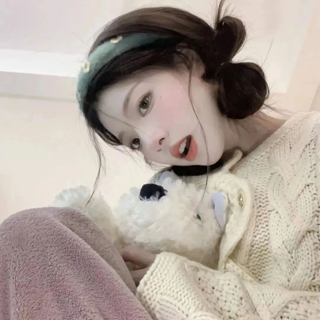 侧脸甜美女生头像