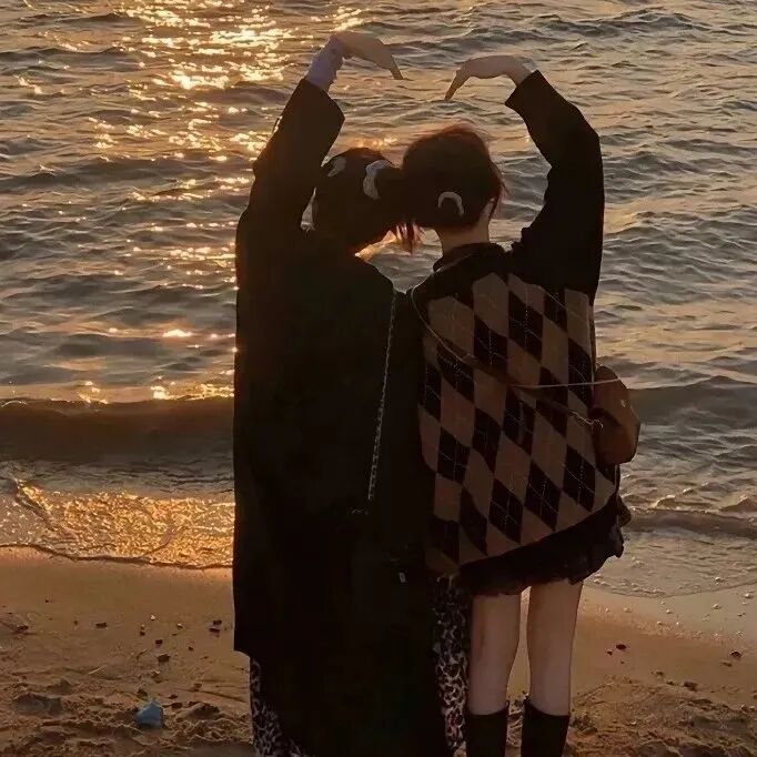 海边二人闺蜜头像真人闺蜜头像