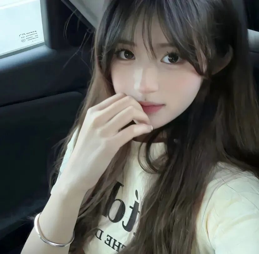 车内甜妹女生头像