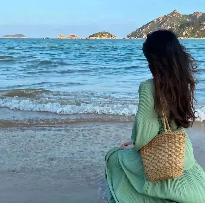 氛围感海边不露脸女生头像