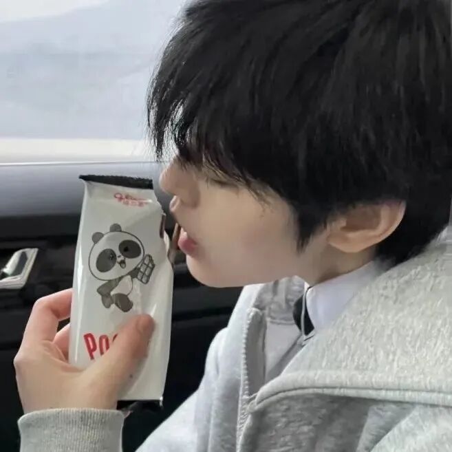 侧脸酷酷男生头像
