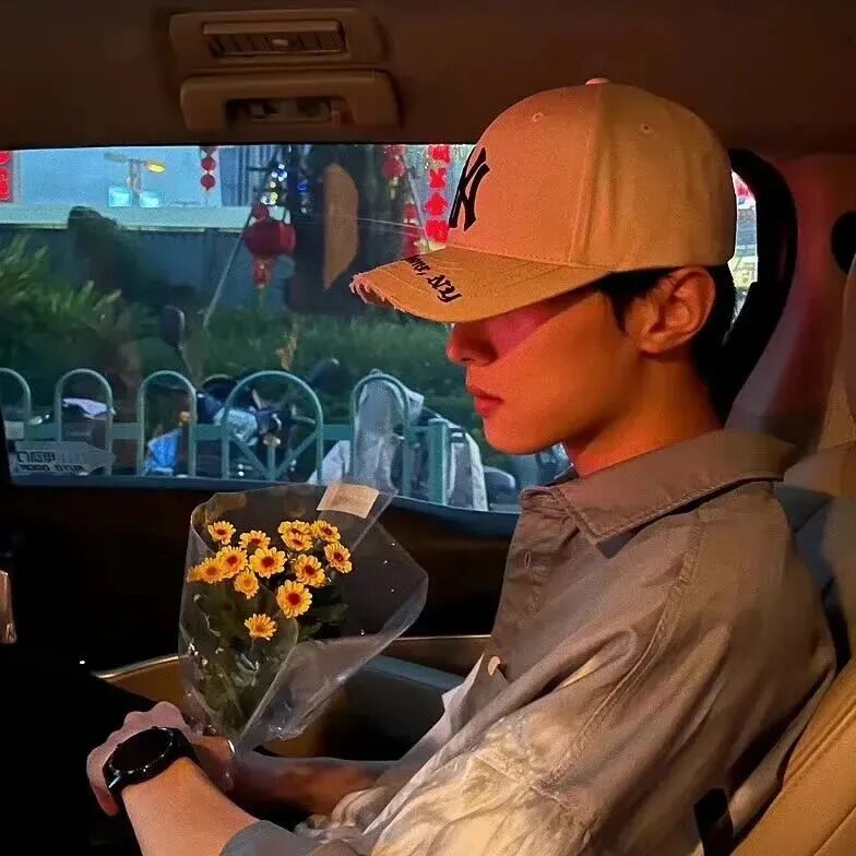 鲜花侧脸男生头像