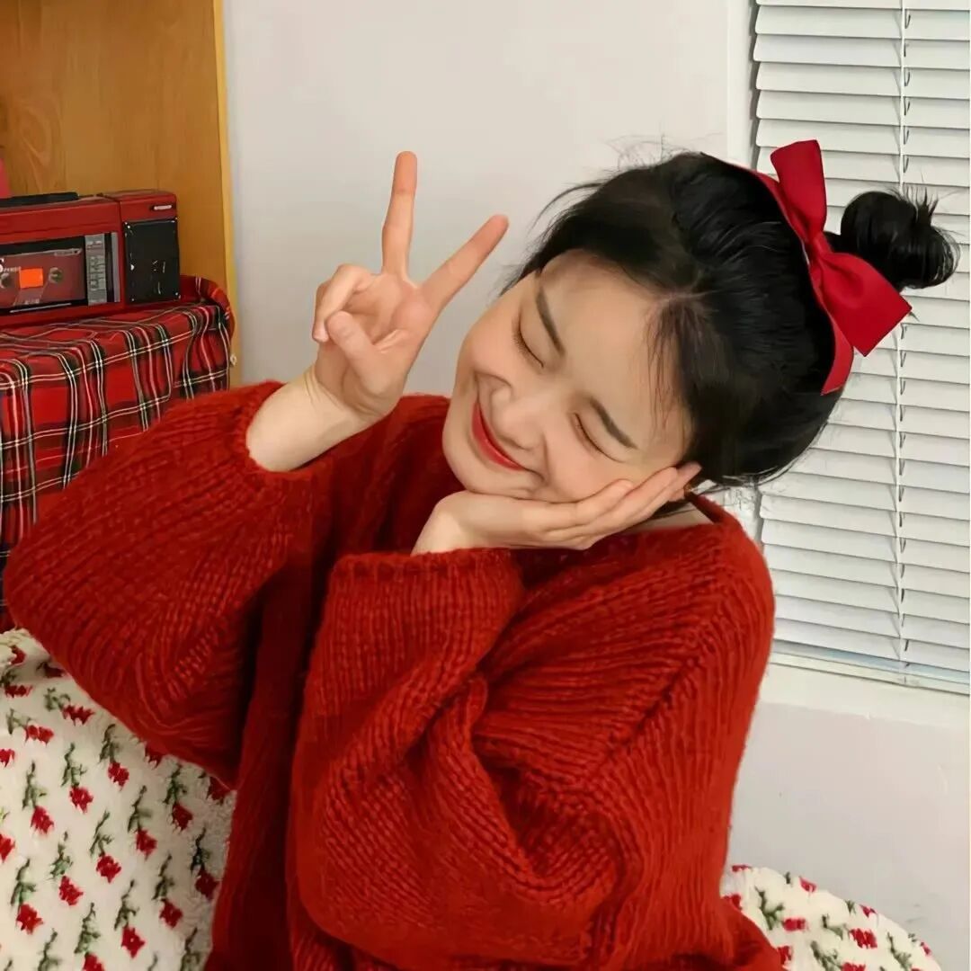 甜美爱笑剪刀手女生头像