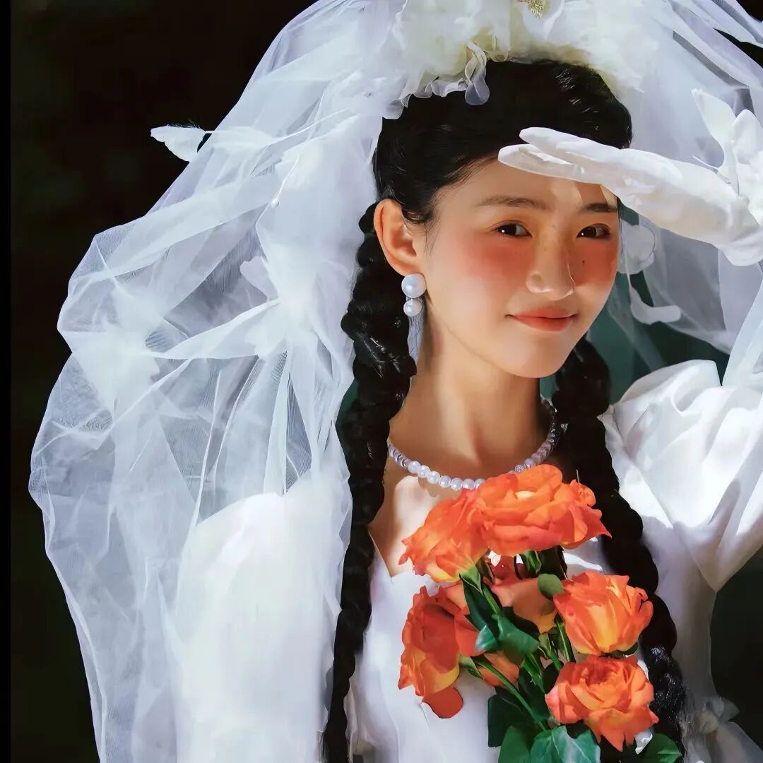 婚纱甜美鲜花氛围感女生头像