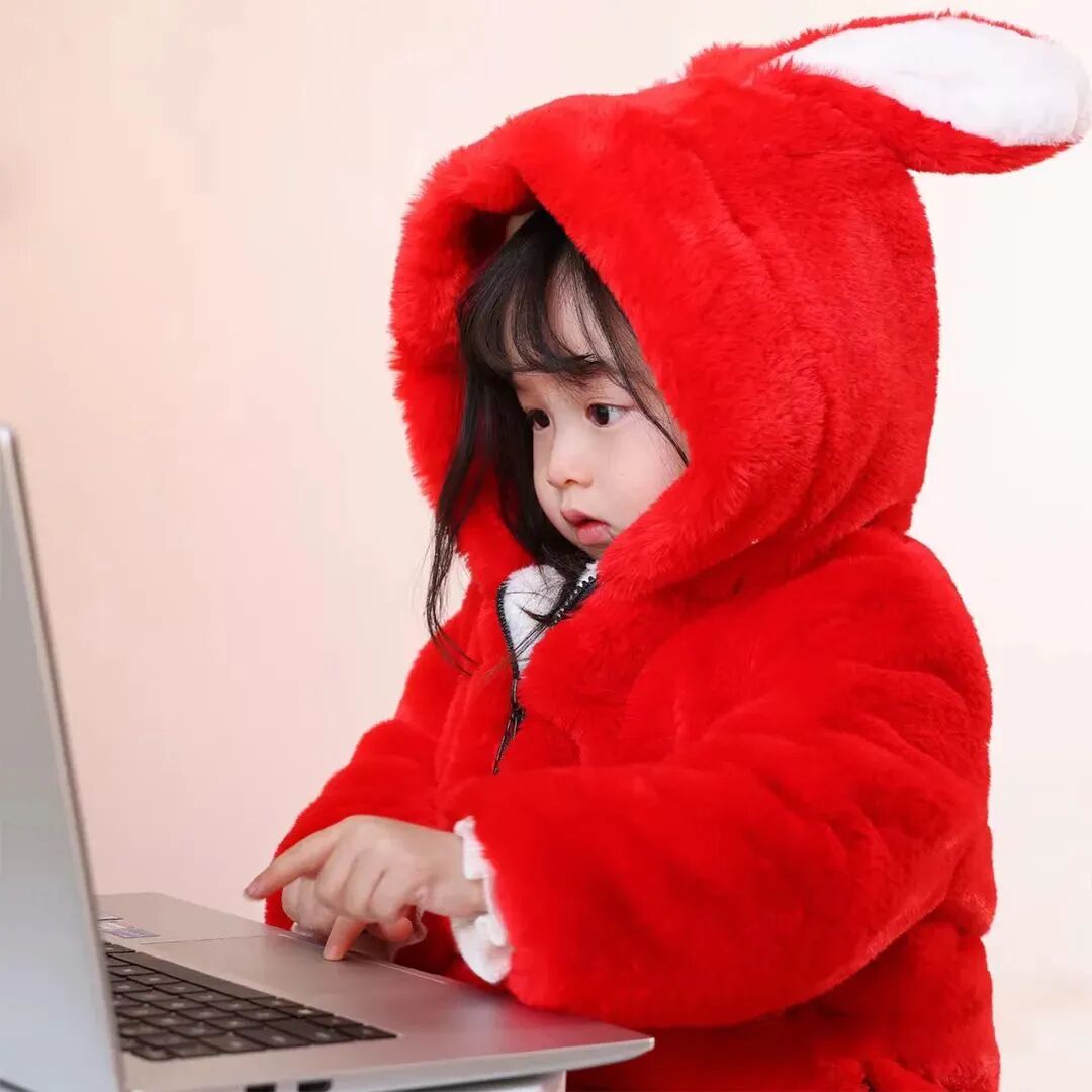 办公小女孩萌娃头像