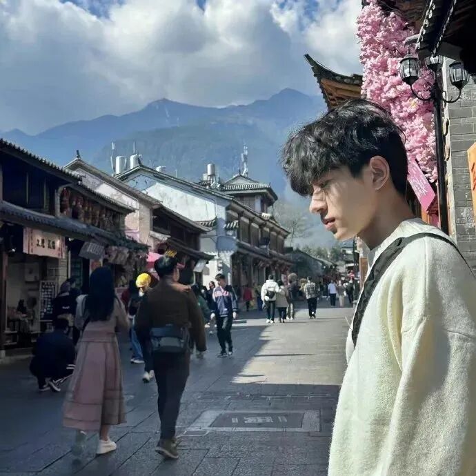 阳光帅气侧脸男生头像