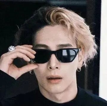 王嘉尔头像酷酷墨镜男生头像