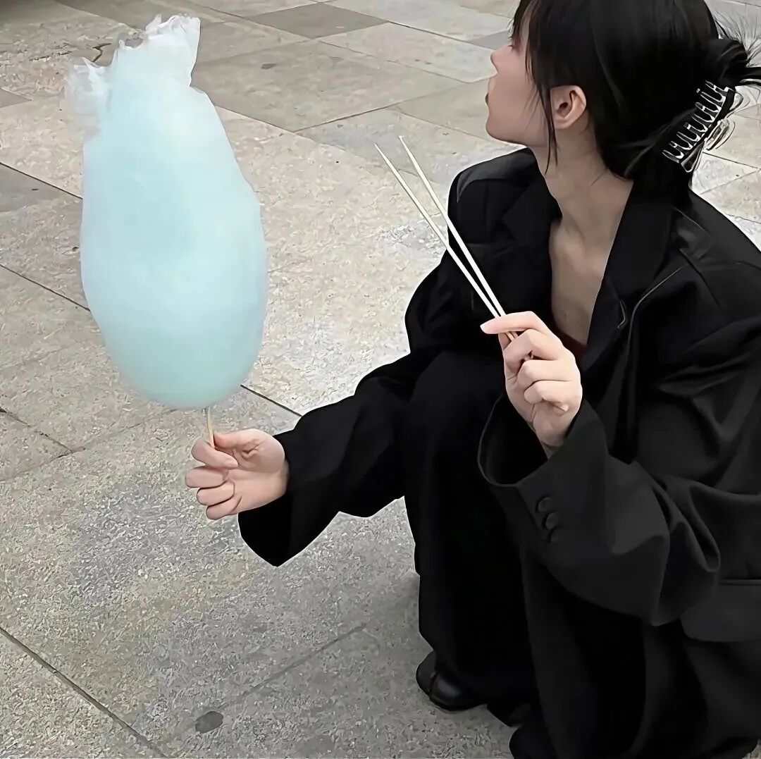 棉花糖侧脸女生头像