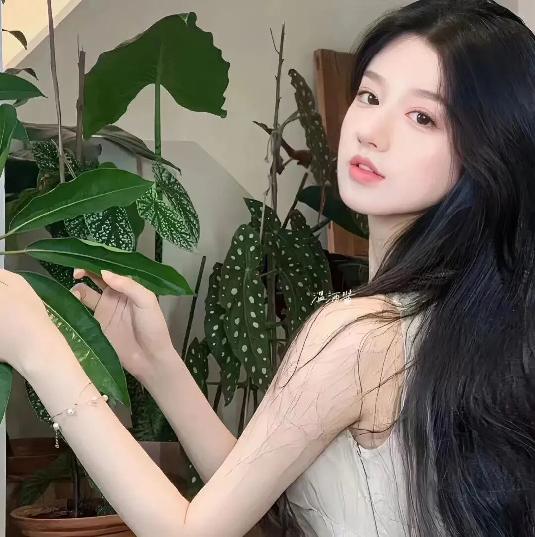侧脸甜美女生头像