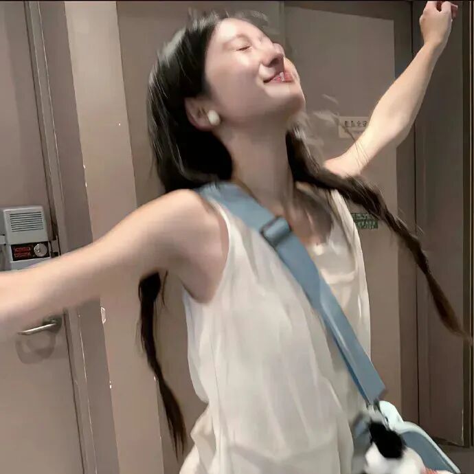 甜美小众女生头像