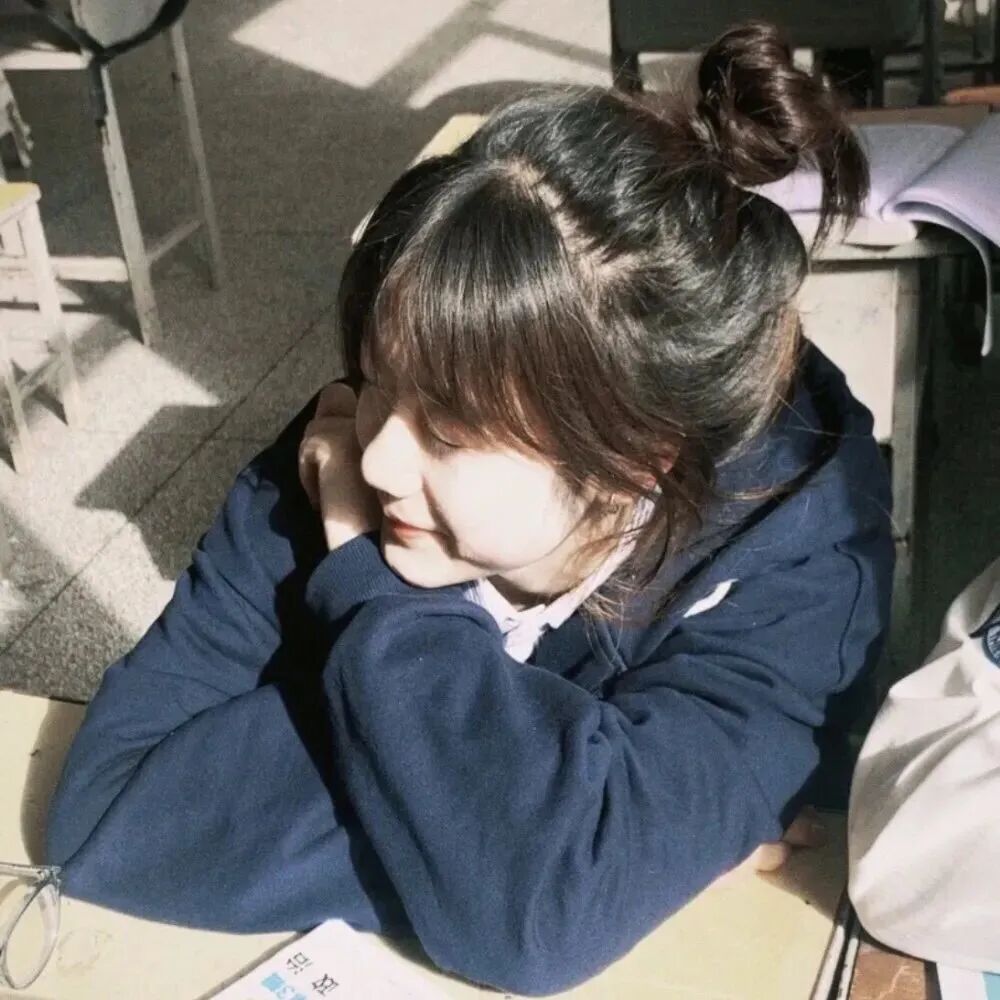 学院风女生头像