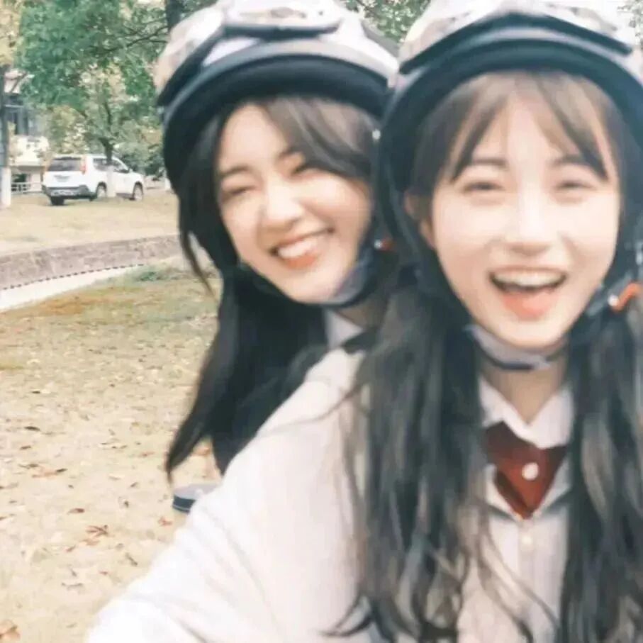 骑摩托学院风二人闺蜜头像真人闺蜜头像