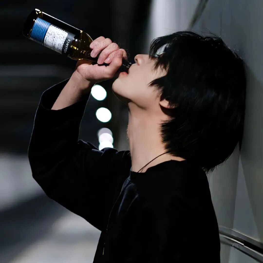 侧脸男生头像