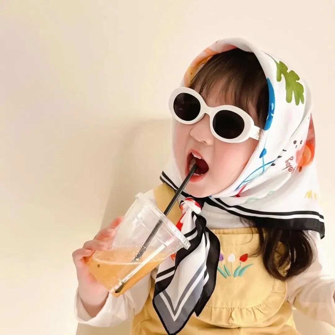 可爱墨镜小女孩头像萌娃头像