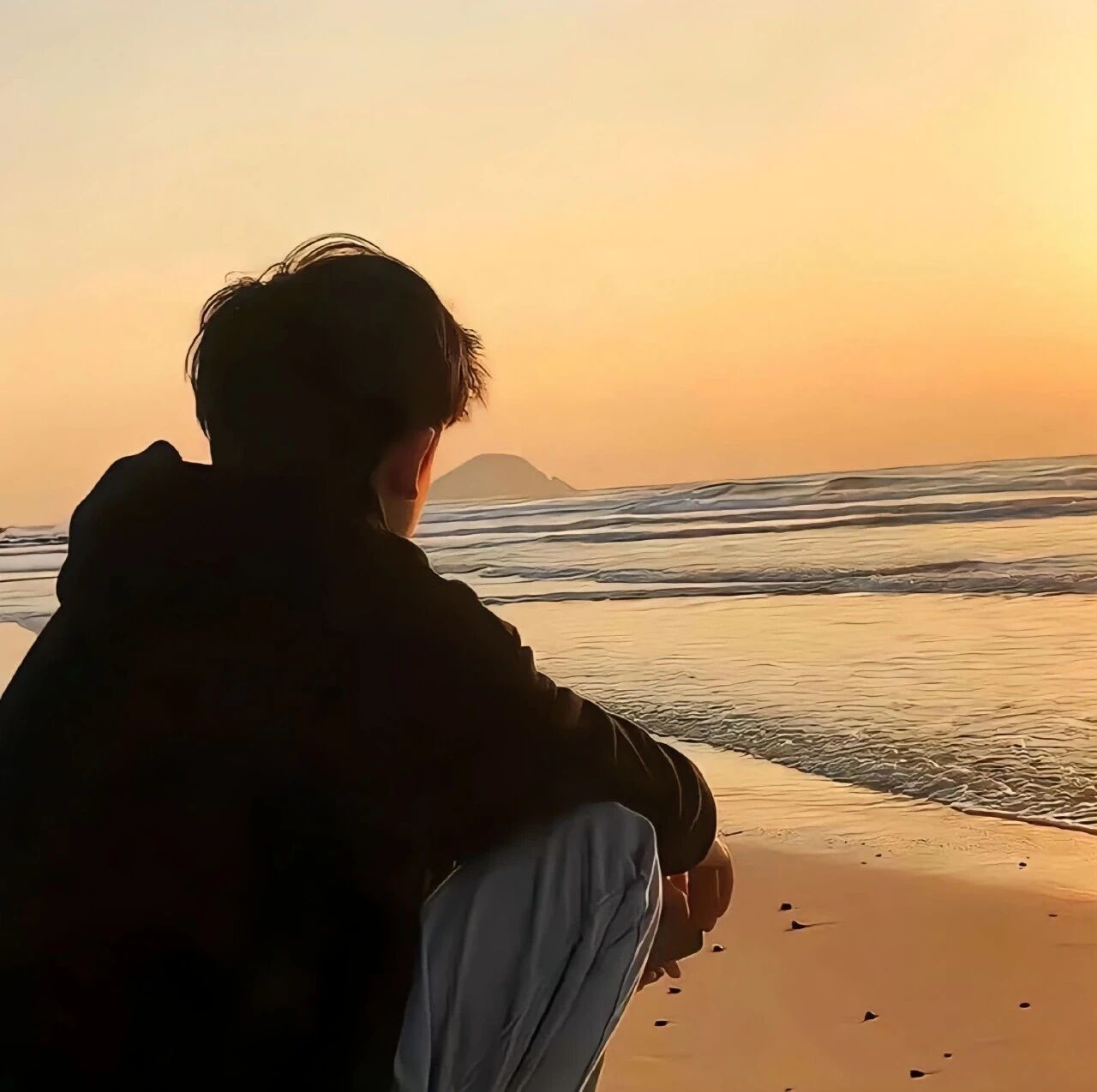 不露脸海边男生头像