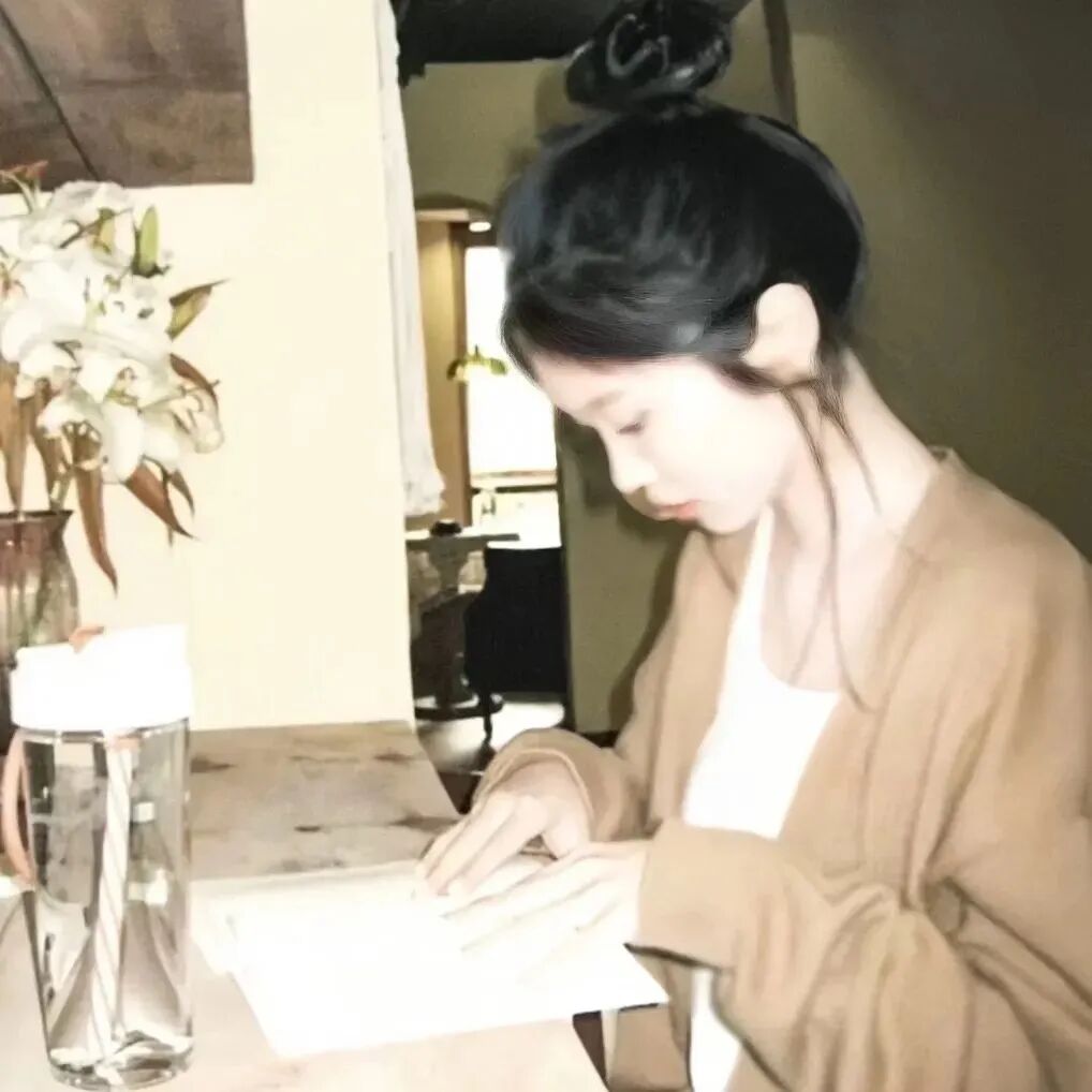 光感侧脸女生头像