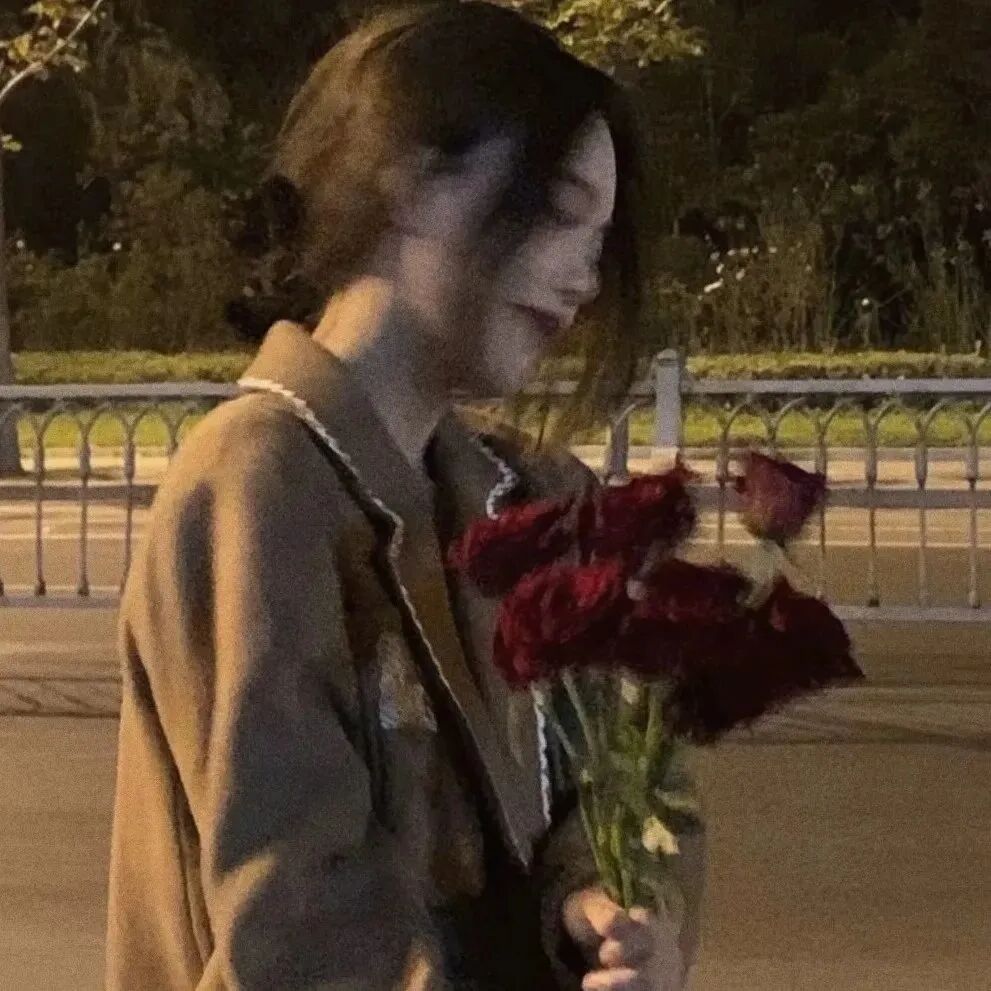 氛围感侧脸鲜花女生头像