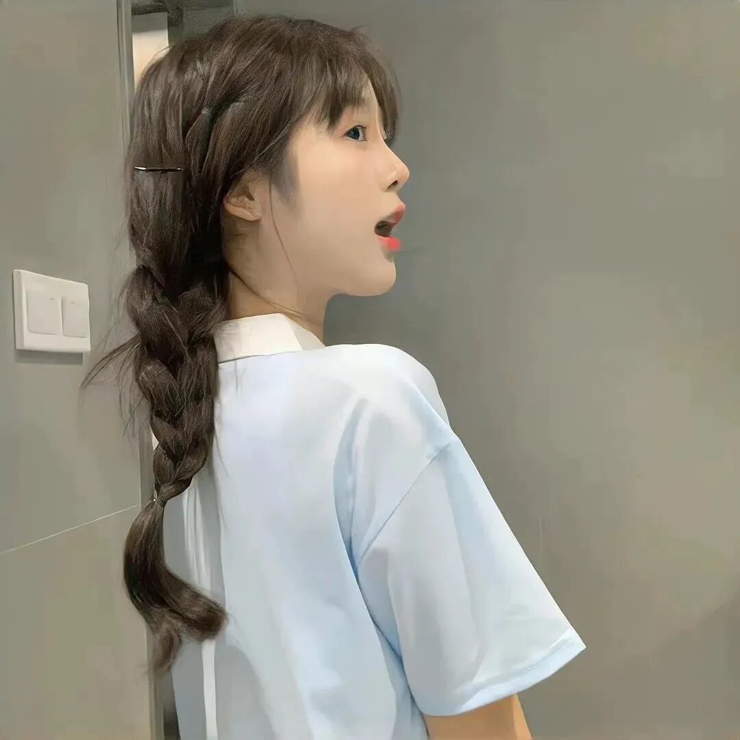 甜妹侧脸女生头像