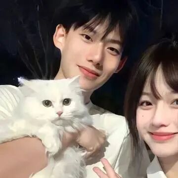 zrqla抱着猫咪真人情侣头像