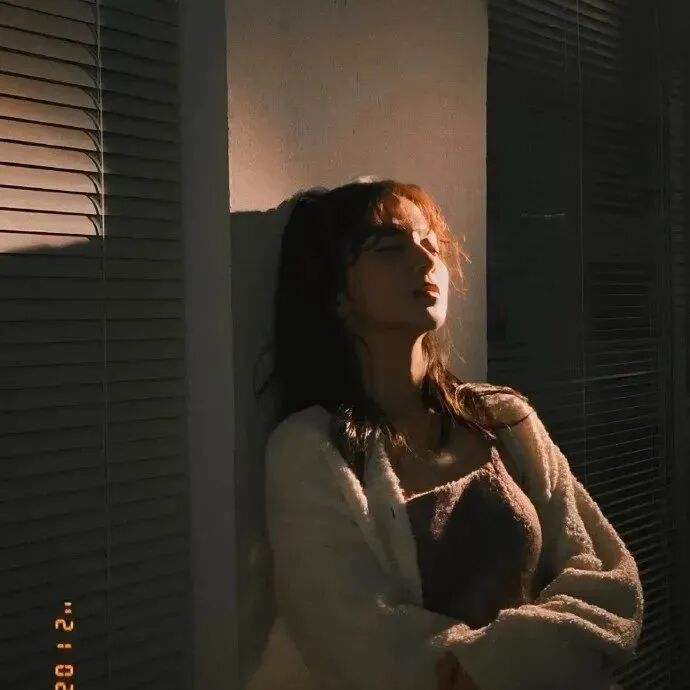 氛围感光感女生头像